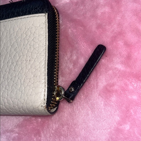Kate Spade Storybook Lining Black and Cream Pebbled Leather Zip Around Wallet - Picture 4 of 12